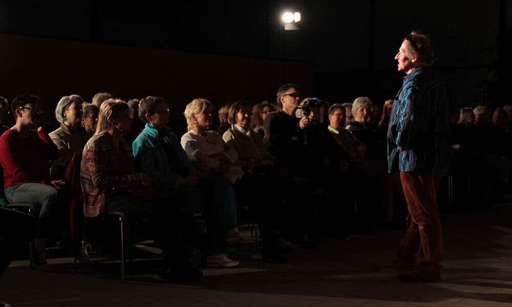 Joseph Nicolet Geschichtenerzähler und gespannte Zuschauer