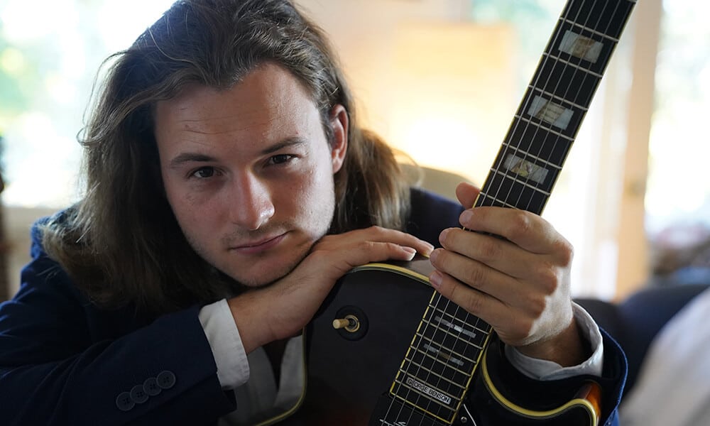 Gitarrist und Sänger Tim Hüllstrung