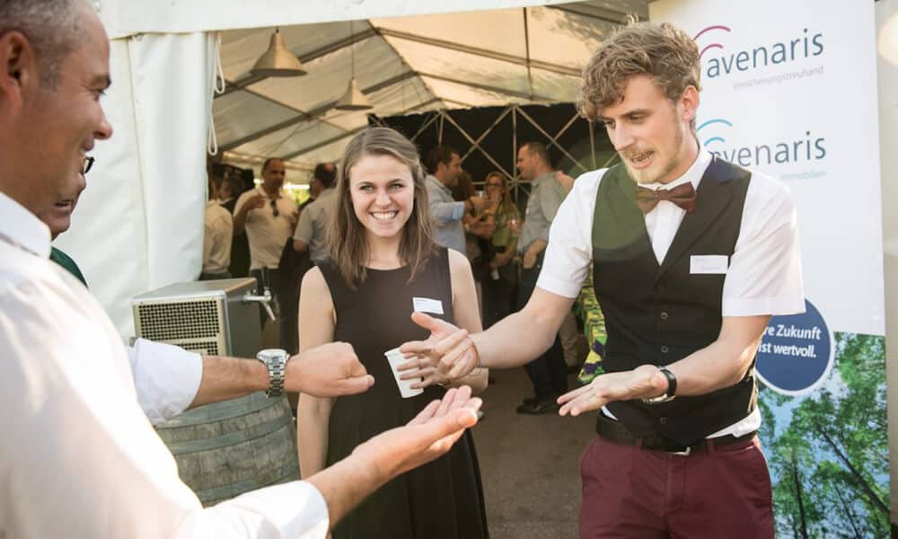 Zauberer Omini am zaubern